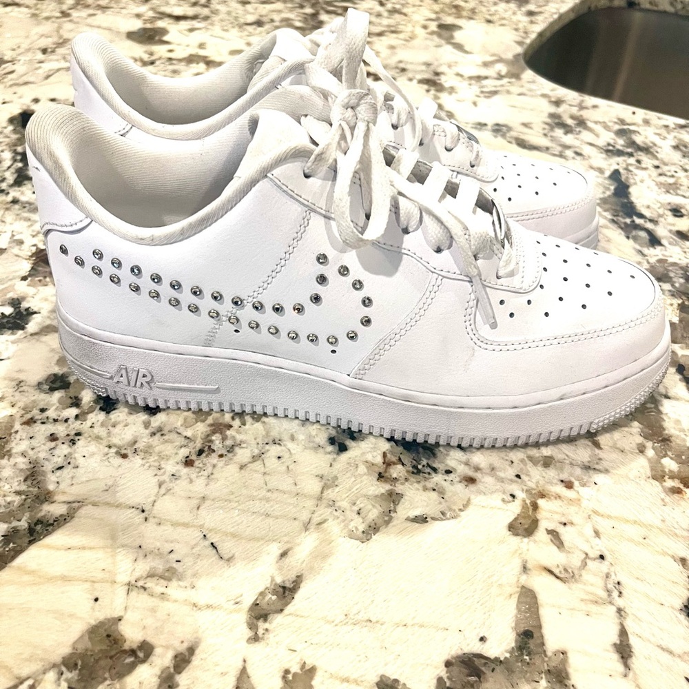 Nike White Athletic Shoes with Silver Accents